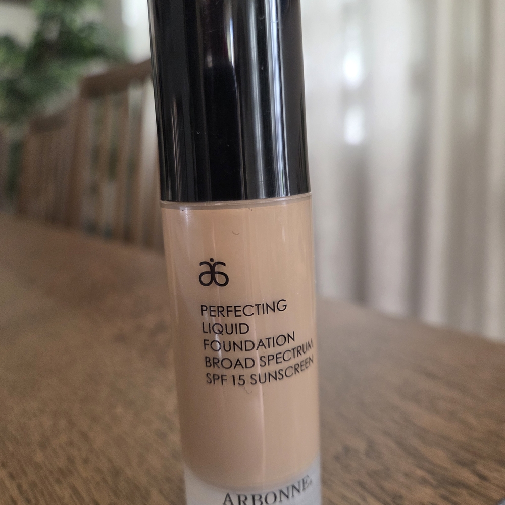 Arbonne Perfecting Liquid Foundation Earthy Beige
